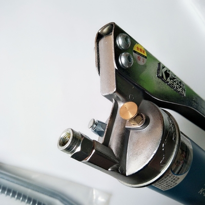 Ręczna samozasysająca smarownica wysokociśnieniowa o długości 435 mm